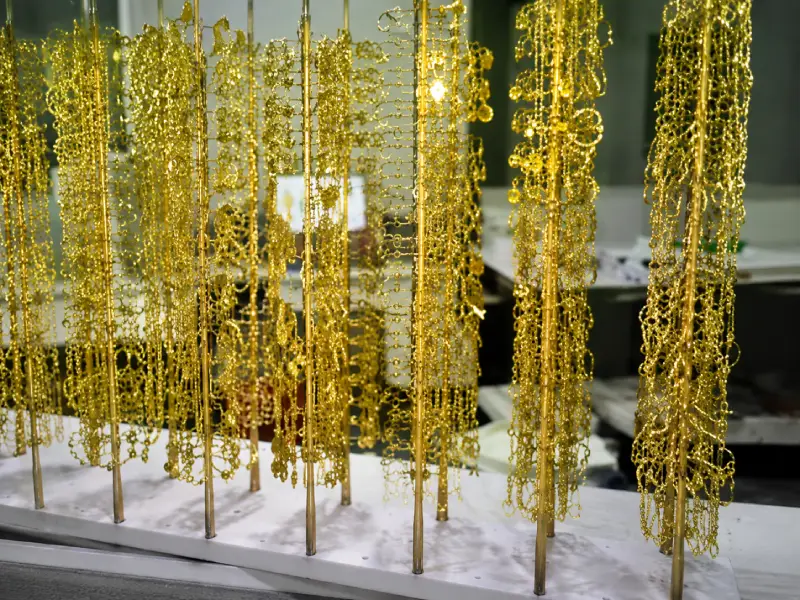 Gold-colored jewelry components during plating