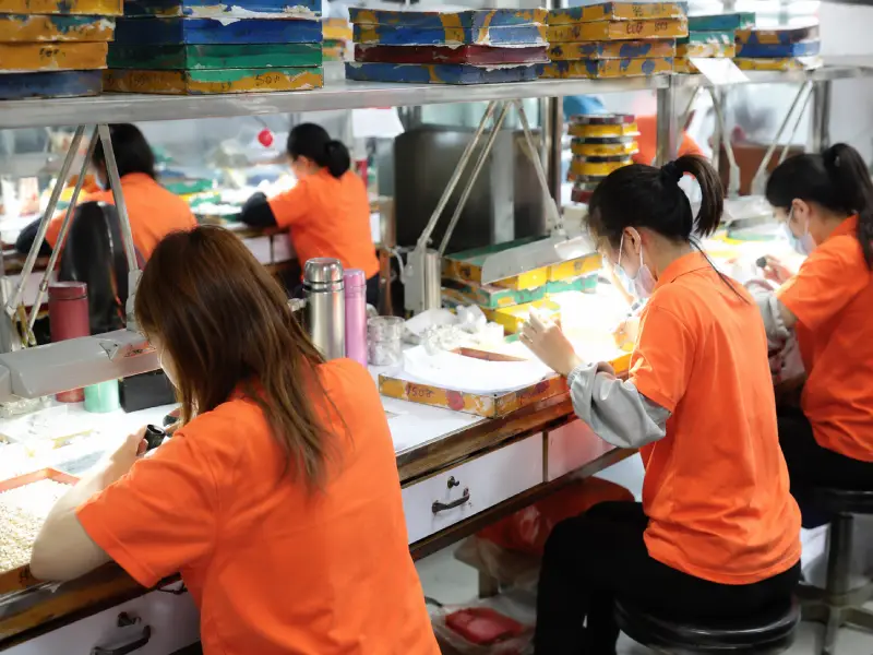 Jewelry stone-setting quality-control workshop