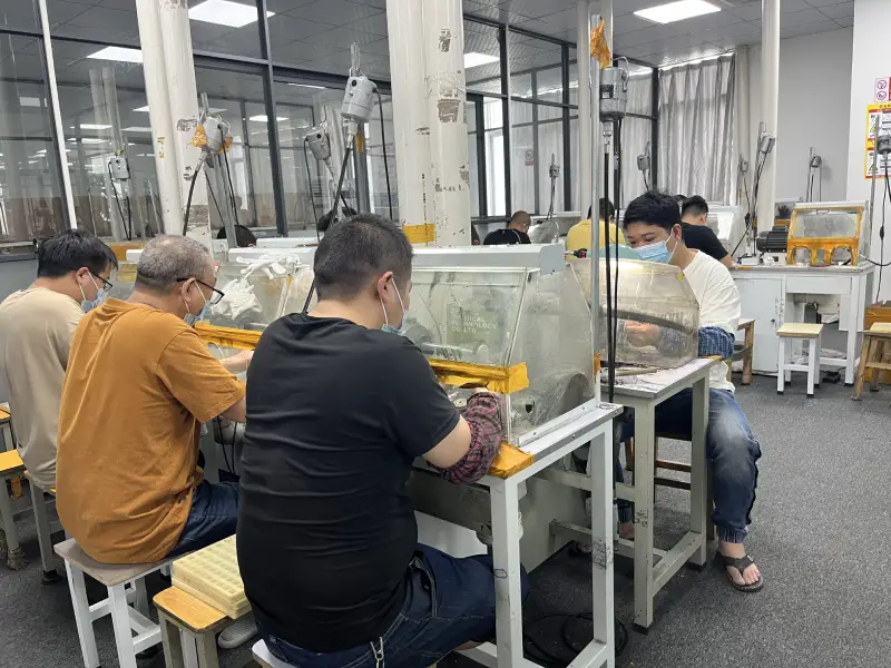 Jinnuo custom jewelry factory polishing workshop with production workstations and equipment