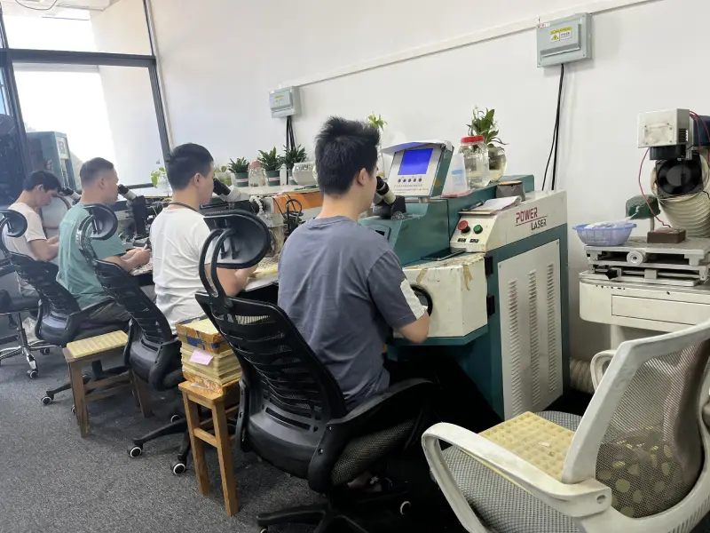 Jewelry stone setting and component assembly workstations inside the Jinnuo factory